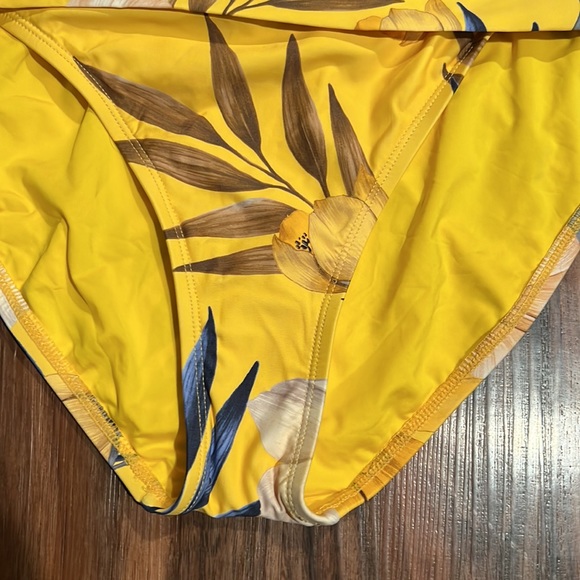 La Blanca Fiore Shirred Band Hipster - Picture 6 of 11